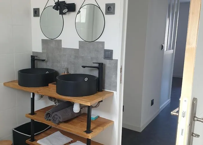 Charmante Maison Avec Piscine Entre Et *