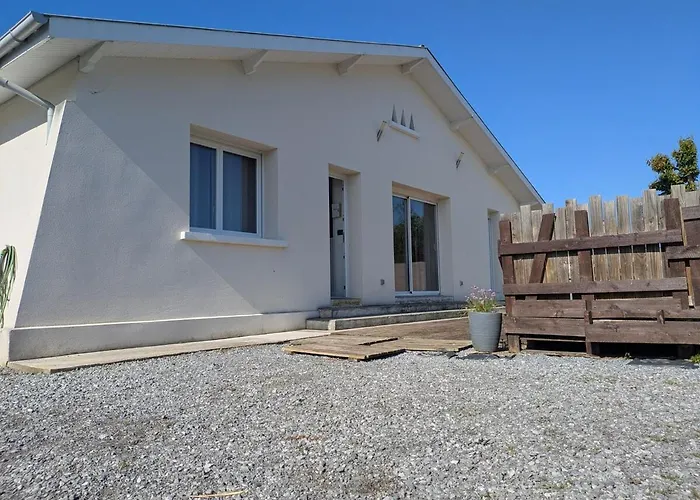 Vakantiehuis Charmante Maison Avec Piscine Entre Et *